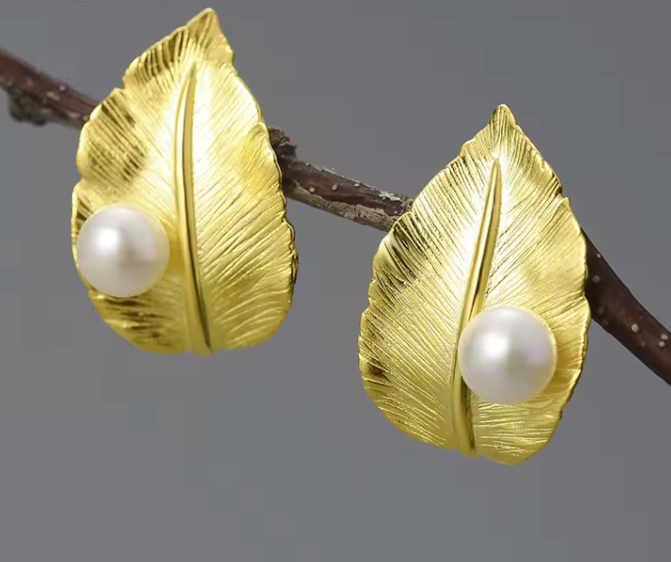 🍃✨ Pendientes de Hoja con Perla en Plata de Ley bañado en Oro ✨🌿